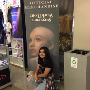 Meet your Posher, Ashley